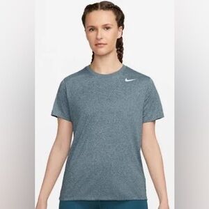 NWOT Large Women’s Nike Dri Fit Shirt